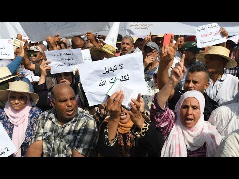 شاهدآلاف التونسيين يتظاهرون ضد إصلاحات لجنة رئاسية تقترح المساواة في الإرث
