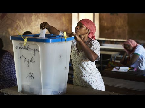 شاهدانتهاء عملية التصويت في مالي وسط إجراءات أمنية مشددة