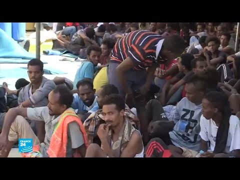 شاهد مهاجرون أفارقة عالقون بين اشتباكات المسلحين في محيط طرابلس