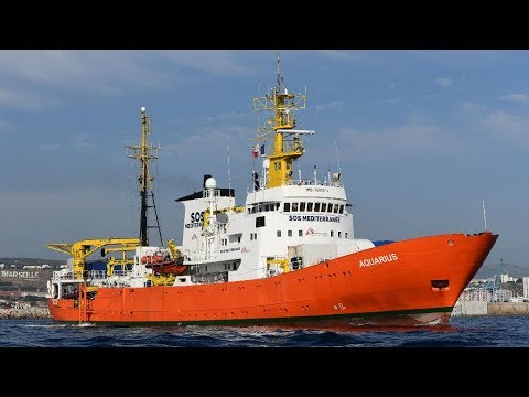 شاهد حكومة بنما تُطالب سفينة أكواريوس بإنزال علمها