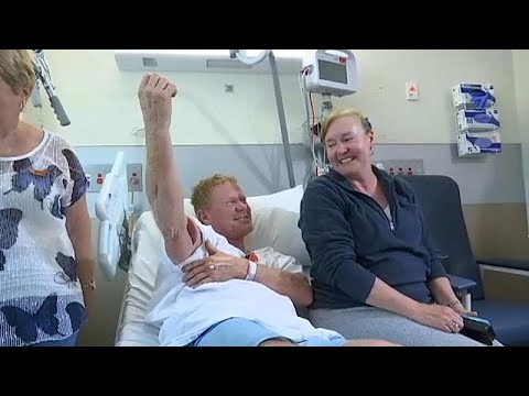 أسترالي يروي قصة نجاته من هجوم مروّع بواسطة سمكة قرش