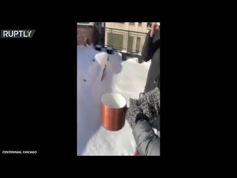 البيرة تتحول إلى ثلج عند قذفها في الهواء