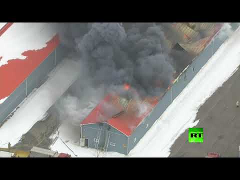 شاهد اندلاع حريق في حظيرة للطائرات داخل مطار كندي