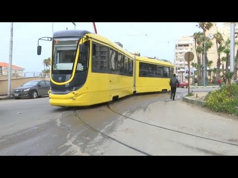 شاهد الإسكندرية تشهد انطلاق 15 عربة ترام حديثة