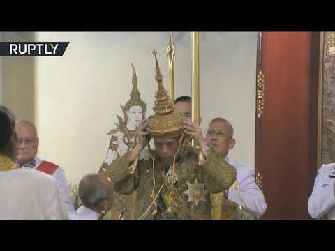 شاهد 75 كيلوغرامًا من الذهب الصافي المرصع بالألماس في تاج ملك تايلاند