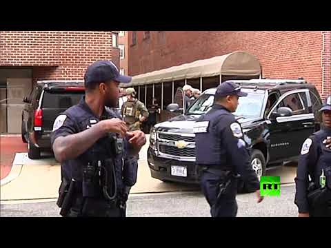 شاهد لحظة اقتحام الشرطة الأميركية لسفارة فنزويلا لدى واشنطن