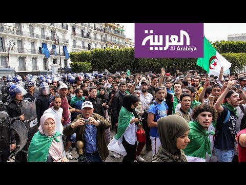 شاهد اقتحام مكتب رئيس البرلمان في الجزائر