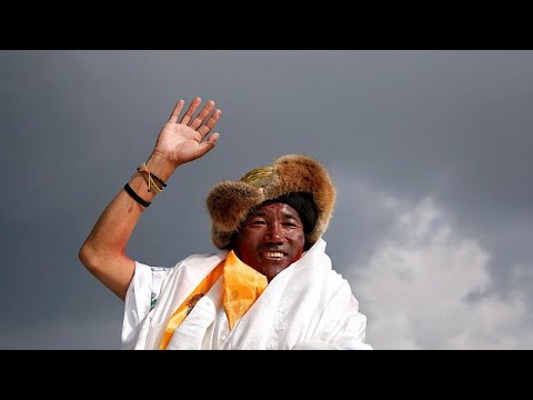 النيبالي شيربا يسجل رقما قياسيا جديدا في تسلق قمة إفرست