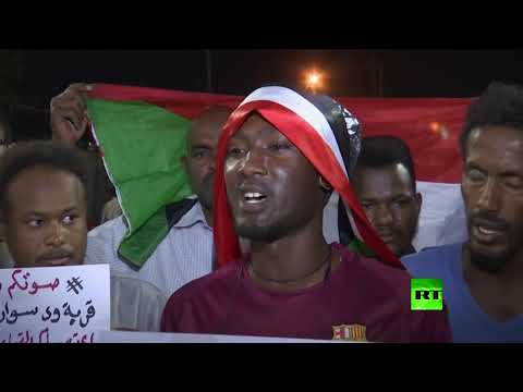 شاهد تظاهرات في السودان للمُطالبة بتسليم السلطة إلى المدنيين