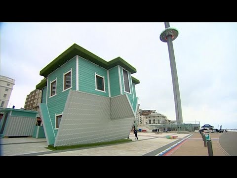 منزل مقلوب رأسًا على عقب يخطف الأنظار في برايتون البريطانية