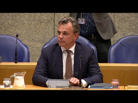 شاهد استقالة وزير الهجرة الهولندي خلال مُناقشة برلمانية