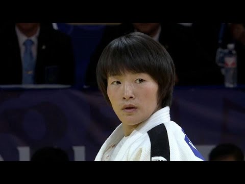 شاهد اليابانية آبي أوتا تفوز بالميدالية الذهبية في مسابقة هوهيهوت للجودو