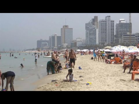 شاهد مستوطنو إسرائيل يلجأون للشواطئ هربًا من موجة الحر الشديدة