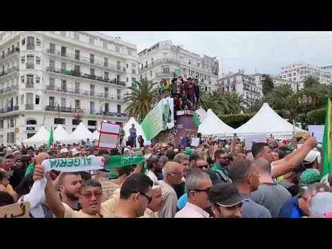 شاهد تكثيف أمني غير مسبوق في مظاهرات الجمعة الـ 14 بالجزائر