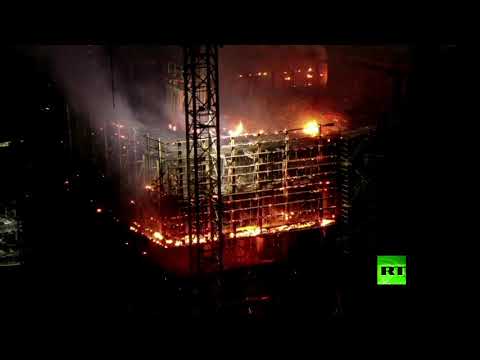 حريق ضخم يلتهم ناطحة سحاب في العاصمة البولندية وارسو