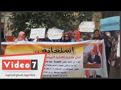 خريجو كليات التربية يتظاهرون أمام مجلس الوزراء