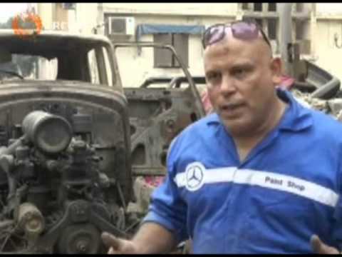 مصري يعيد الحياة إلى السيارات القديمة في ورشته