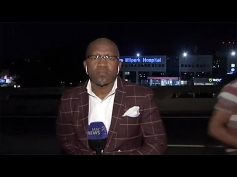 مراسل تلفزيوني يتعرض للسرقة على الهواء