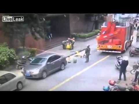 رجال الدفاع المدني يفشلون في إنقاذ منتحرة