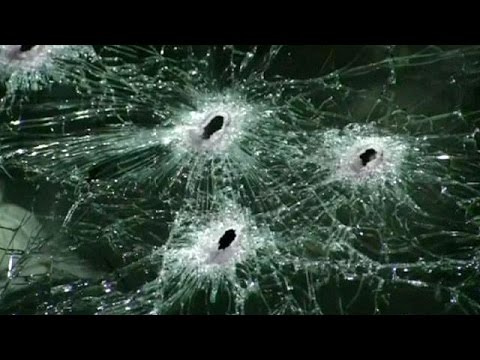 مقتل 10 أشخاص في اشتباك بين عصابة مسلحة والشرطة