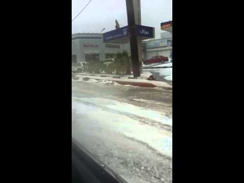 تساقط الثلوج بكثافة على مناطق بالسعودية