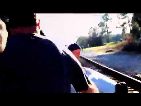 حادث قطار مروع يثير الذعر شاهد بالفيديو