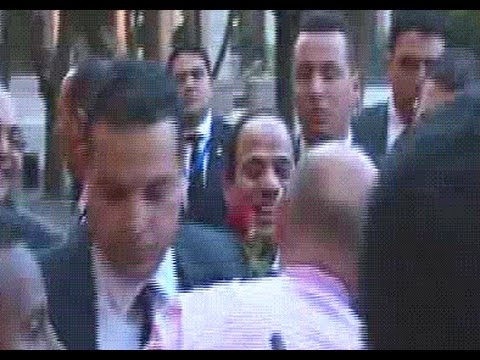مواطن أثيوبي يخترق الحرس الرئاسي ليُهدي السيسي وردة