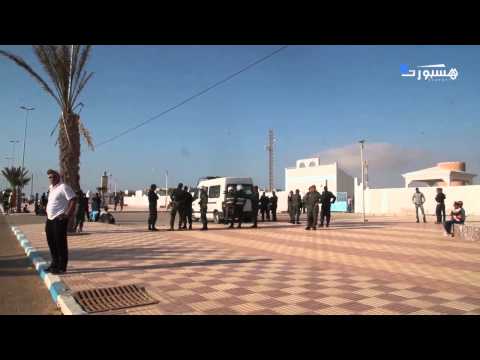 شاهد جماهير الكرة تفترش شوارع طانطان