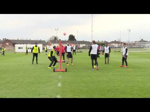 شاهد مهارات بالوتيلي في تمرين ليفربول