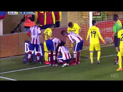 شاهد إصابة حارس فياريال بقطع في الرباط الصليبي