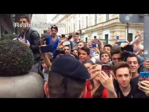 شاهد استقبال حافل لفريق الريال في إيطاليا