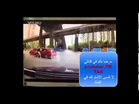 بالفيديو شاب يلقن سائق سيارة علقة موت شديدة العنف