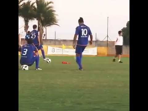 شاهد رونالدينيو يتذكر سحره مع فلامنجو