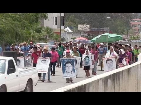 شاهد مظاهرات في المكسيك تطالب بكشف الحقيقة