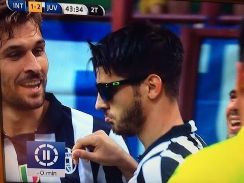 شاهد موراتا يرتدي نظارة احتفالًا بهدفه في الإنتر