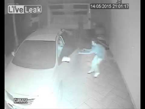 شاهد ماذا حدث بعد أن حاول سرقة الشخص الخطأ