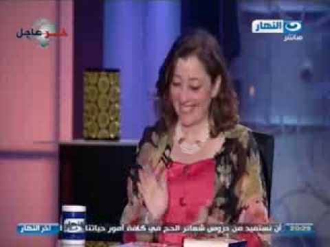محمود سعد يغازل ضيفته على الهواء