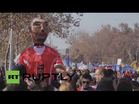 فيديو متظاهرون في تشيلي يصرون على حقهم في التعليم المجاني