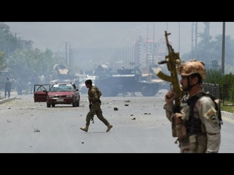 بالفيديو هجوم انتحاري في أفغانستان يخلف قتيلان و40 جريحًا