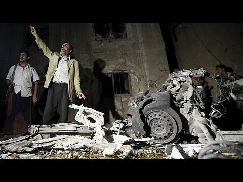 بالفيديو قتلى وجرحى خلال هجوم بسيارة مفخخة في صنعاء