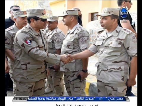 شاهد الرئيس السيسي يؤدي التحية العسكرية للجنود
