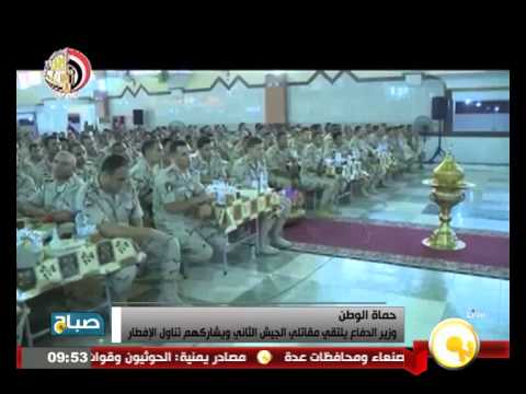 شاهد وزير الدفاع يلتقي مقاتلي الجيش الثاني ويشاركهم تناول الإفطار