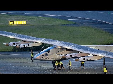 شاهد الطائرة الشمسية تحط رحالها في هاواي بعد تلف البطارية