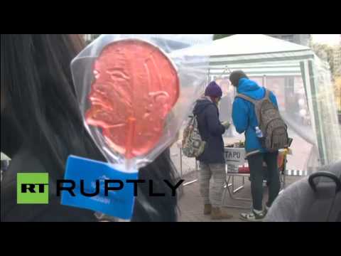 بالفيديو استمتع بألذ الحلويات على شكل أشهر الرؤساء في العالم