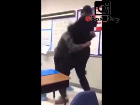 شاهد أقوى خناقة بين طالبين داخل المدرسة