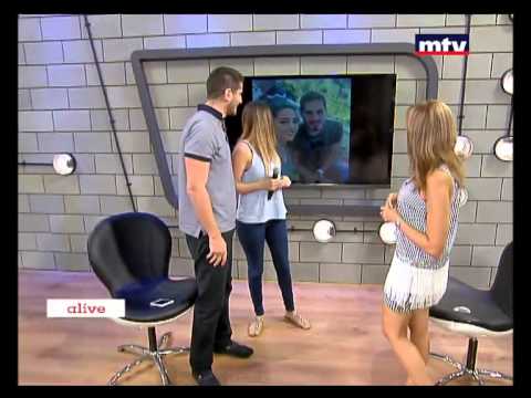 شاهد مذيع لبناني يطلب يد حبيبته على الهواء مباشرة