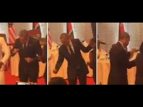 بالفيديو وصلة رقص للرئيس أوباما خلال زيارته إلى كينيا