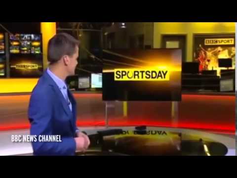 بالفيديو لقطة طريفة لمراسل أثناء تظاهرة باستخدام آي باد