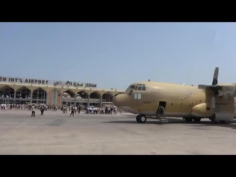 شاهد وصول خامس طائرة مساعدات سعودية إلى عدن