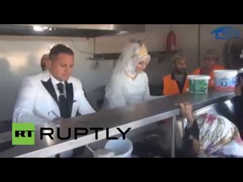 شاهد عريسان يدعوان لاجئين سوريين إلى وليمة الزفاف